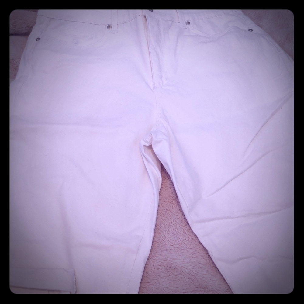 Gloria Vanderbilt white jeans